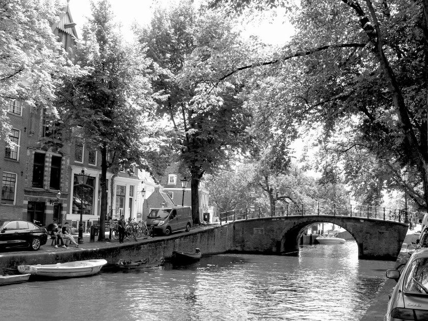 Searching for… (One Day and Night in Amsterdam/Reguliersgracht), Day [À procura de... (Um dia e uma noite em Amesterdão/Reguliersgracht), Dia]